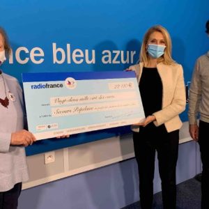 Radio France : remise au Secours Populaire d’un don récolté par la vente aux enchères au profit des sinistrés des vallées de la Roya et de la Vésubie