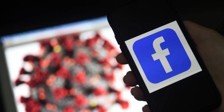 Facebook redouble d’efforts contre les fausses rumeurs répandues par les groupes anti-vaccins