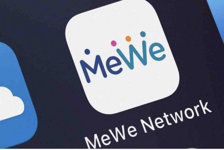 Bannis de Facebook et Twitter, les extrémistes de Trump se replient sur des réseaux plus confidentiels