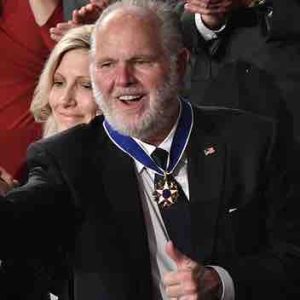 Décès du célèbre animateur de radio américain Rush Limbaugh, icône des conservateurs américains
