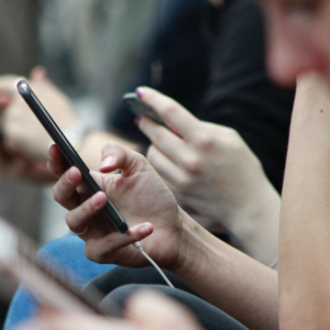 Les Français passent en moyenne 3% de leur temps sur internet sur des sources d’information en ligne