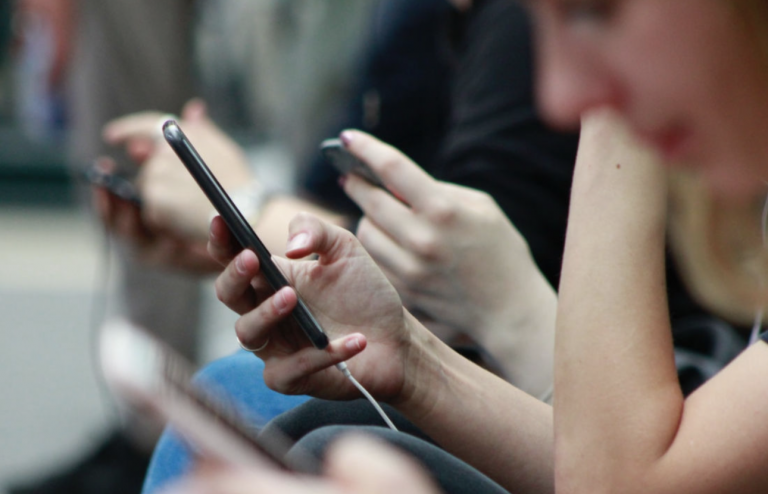 Les Français passent en moyenne 3% de leur temps sur internet sur des sources d’information en ligne