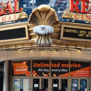New York : les salles de cinéma réouvrent après un an de fermeture