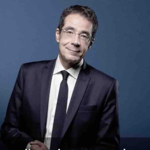 Darius Rochebin, journaliste vedette en Suisse arrivé récemment en France