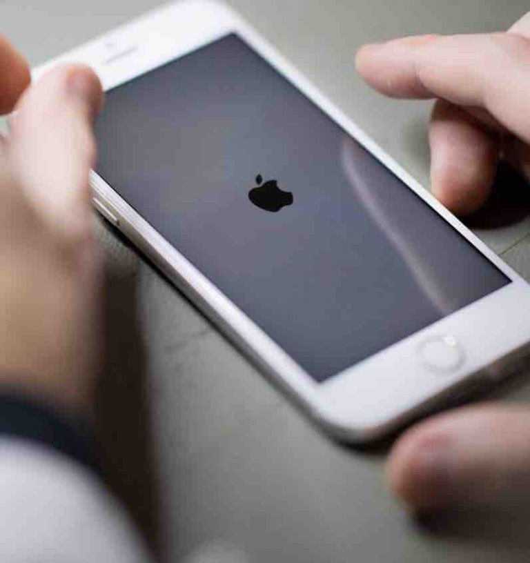 Facebook et Apple rallient toujours plus de consommateurs