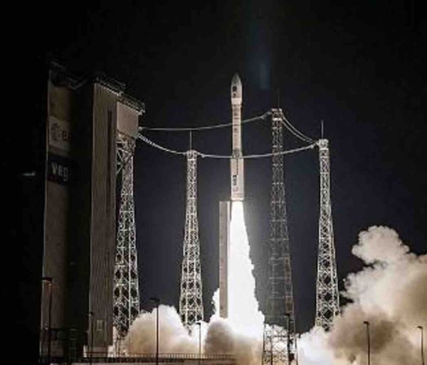 Six mois après son échec, la fusée européenne Vega décolle avec des satellites d’observation de la Terre