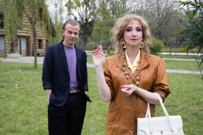 CANAL+ : la fiction parodique «La vengeance au triple galop» en tournage avec Audrey Lamy et Alex Lutz
