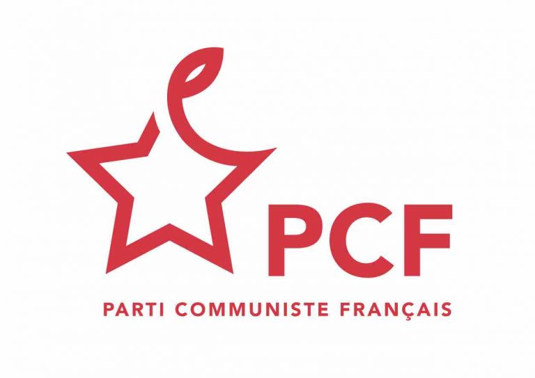 Le Parti communiste fête ses «100 prochaines années» avec une exposition de 100 affiches sur les grilles de son siège place du Colonel-Fabien à Paris