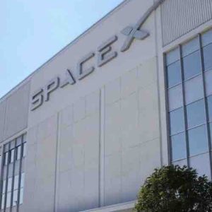 Le patron d’Arianespace dénonce le «risque de monopolisation» de l’espace par l’américain SpaceX pour sa constellation Starlink