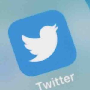 Twitter suspend plusieurs comptes relayant des messages de l’ancien président Donald Trump, définitivement banni de sa plateforme