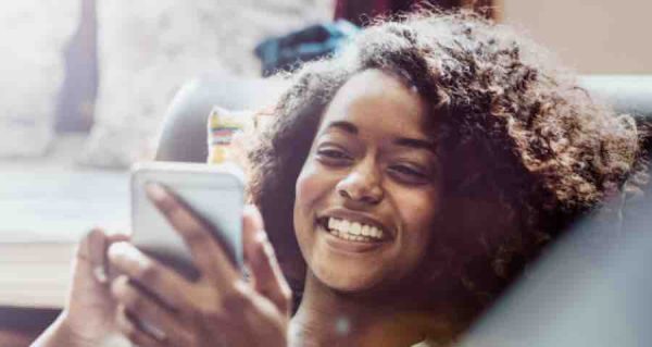 Antilles, Guyane, La Réunion : les usages TV et radio du smartphone s’imposent