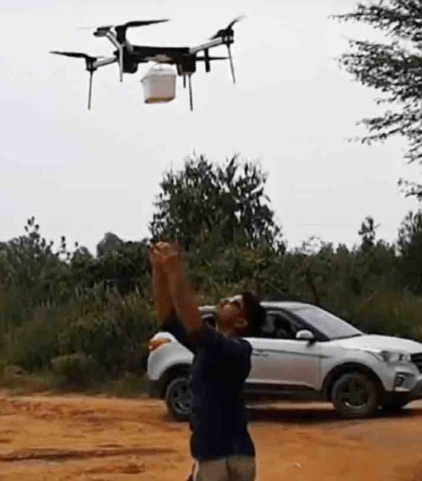 Inde: premiers essais de livraison de colis par drone susceptible d’atteindre les zones reculées du pays