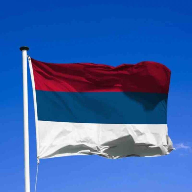 Serbie: des journalistes ayant écrit sur Srebrenica cibles de menaces et d’une campagne de diffamation dans les médias pro-gouvernementaux