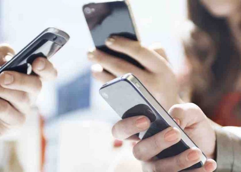 84% des Français ont utilisé au quotidien un smartphone en 2020