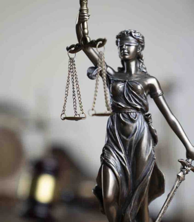 Tweets antisémites visant Miss Provence: deux mois d’emprisonnement avec sursis requis