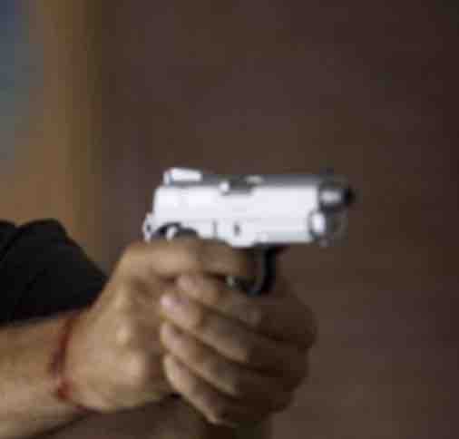 Après le tir fatal d’Alec Baldwin, les appels à bannir les armes à feu sur les tournages se multiplient