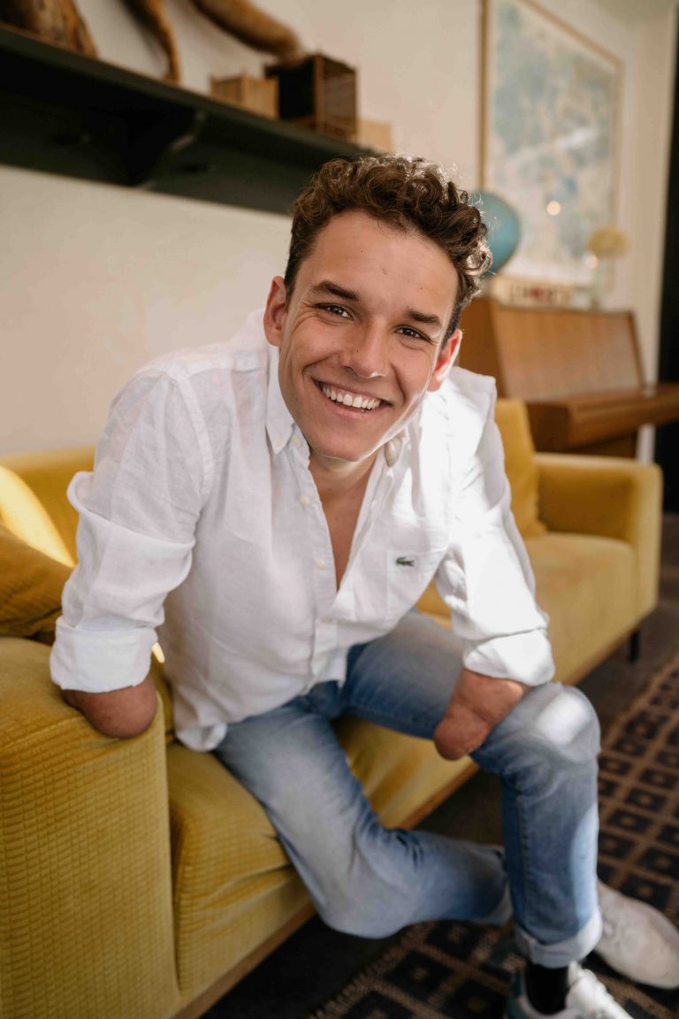 France 3/ «Plus Belle La Vie» : le nageur paralympique et jeune comédien Théo Curin rejoint le casting