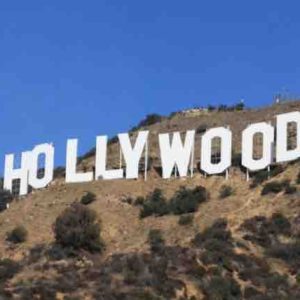 Le duo de réalisateurs du film «Everything Everywhere All At Once» récompensé par ses pairs samedi à Hollywood