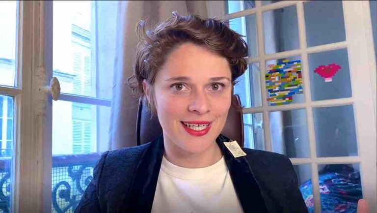 Microsoft France lance «Disponible», une web-série piquante sur le travail hybride