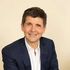 Victime d’un accident de vélo, Thomas Sotto absent de RTL 