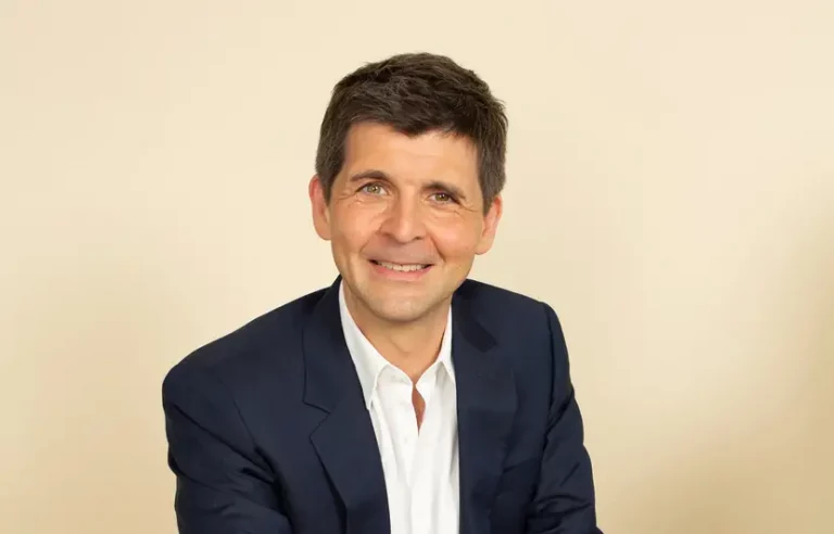 France 2 : Thomas Sotto annonce se retirer de la présentation d’«Elysée 2022»