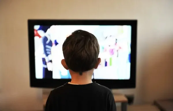Les députés lancent une campagne numérique contre la surexposition des enfants aux écans