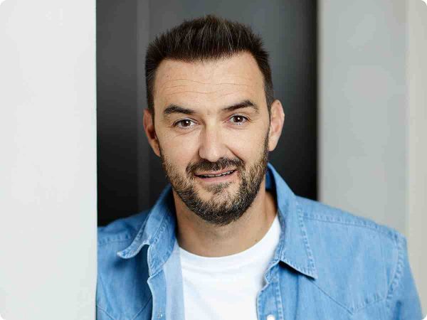 Cyril Lignac, star de la nouvelle campagne de Noël de Smartbox sur les chaînes du groupe M6