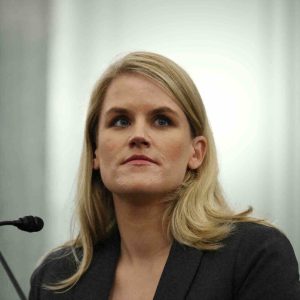 La lanceuse d’alerte Frances Haugen exhorte les parlementaires américains à agir vite pour contraindre Facebook à contrôler ses dérives