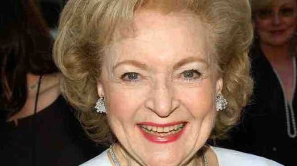 Décès de l’actrice Betty White, icône de la télévision américaine pendant plus de sept décennies