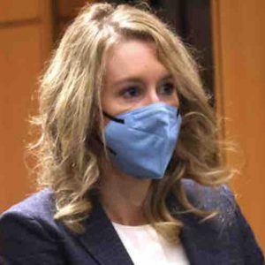 La peine de la fondatrice de Theranos, condamnée pour fraude, pourrait n’être prononcée que le 12 septembre