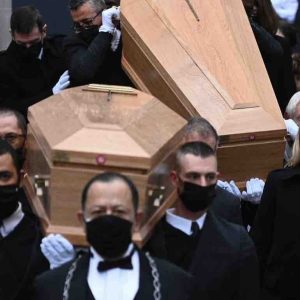 Les obsèques des frères Bogdanoff ont rassemblé lundi à l’église de la Madeleine, à Paris, des centaines de personnes