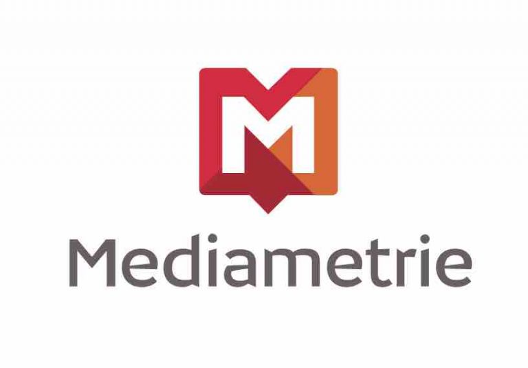 Les podcasts français au sommet en fin d’année avec plus de 179 millions d’écoutes à travers le monde