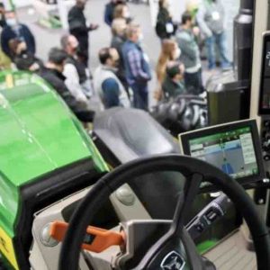 Tracteurs et robots autonomes arrivent dans les fermes