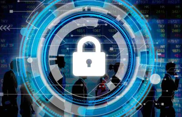 Le ministre de l’Economie Bruno Le Maire inaugure son navire amiral de la cybersécurité française