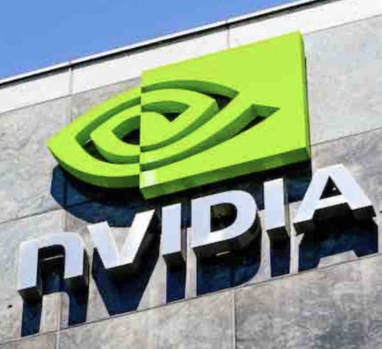 Le cours du géant américain des cartes graphiques et puces électroniques Nvidia en hausse à Wall Street après sa forte chute de la veille