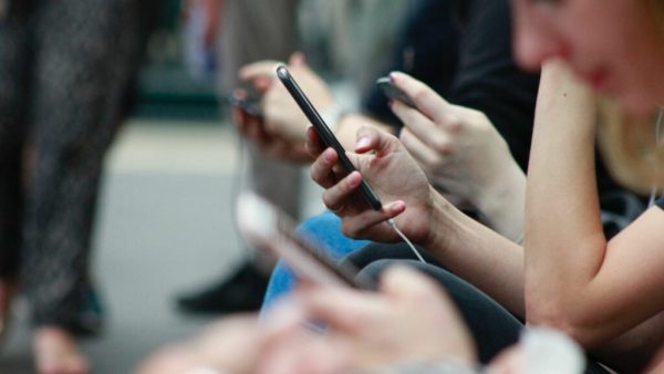 Les Français sur en moyenne 2h26 par jour sur internet