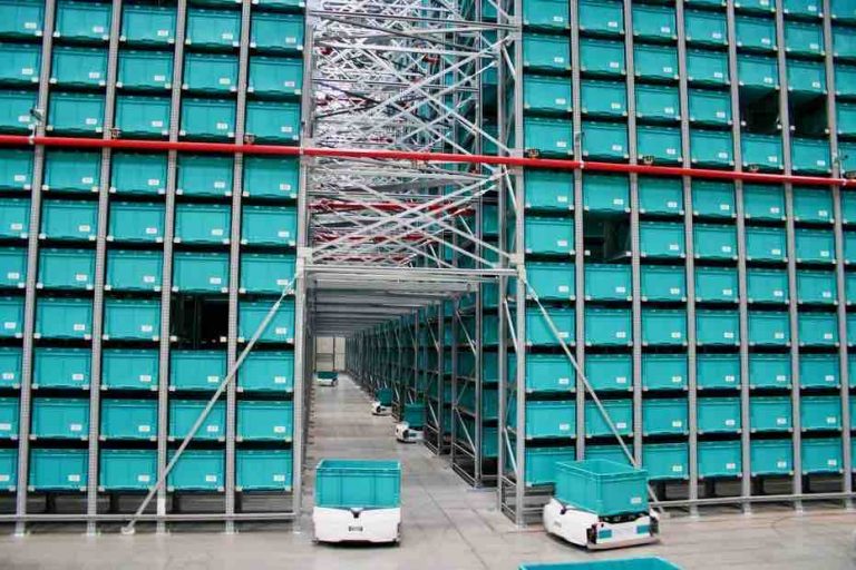 Des robots escaladeurs pour rendre les entrepôts plus efficaces