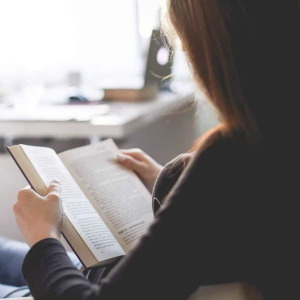 Les jeunes passent six fois plus de temps sur Internet qu’à lire
