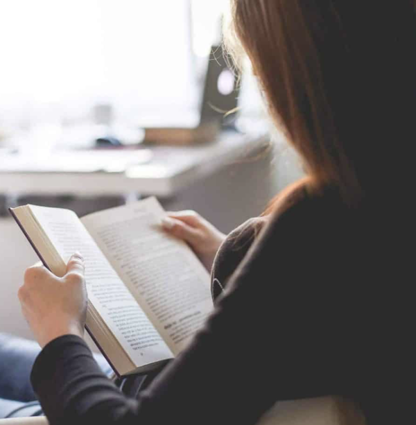 Les jeunes passent six fois plus de temps sur Internet qu’à lire