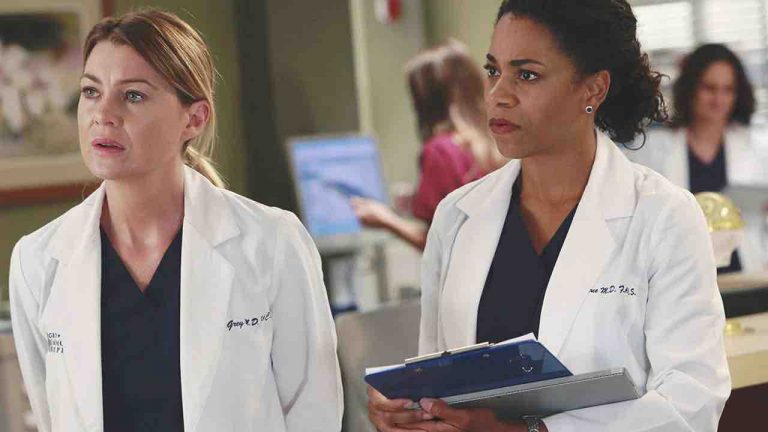 L’hôpital n’en finit pas d’inspirer des séries qui alertent sur le difficile quotidien des soignants