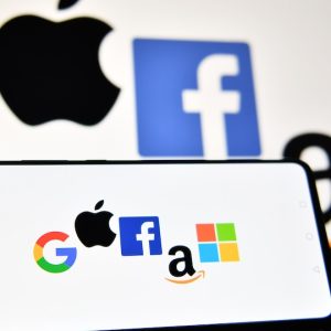 Les plateformes numériques s’engagent à durcir la lutte contre la désinformation