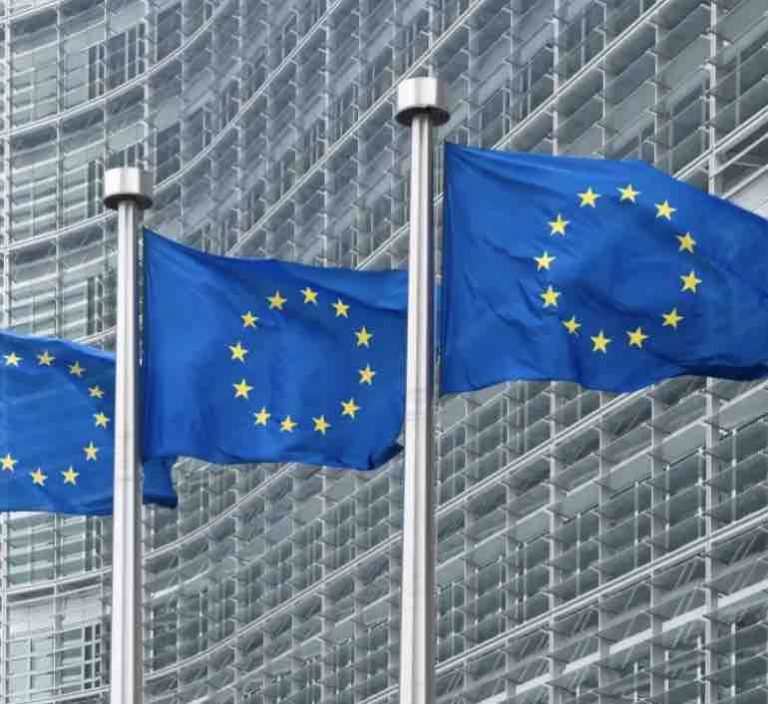 Bruxelles veut assouplir la régulation de l’IA et des données