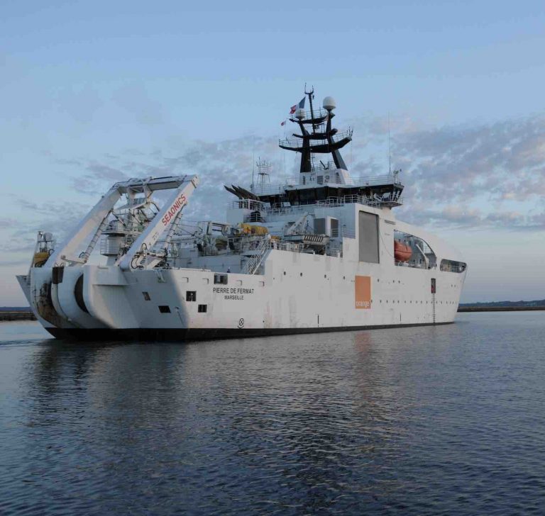 Enedis et Orange mutualisent leurs forces pour déployer la fibre optique sur l’île de Groix