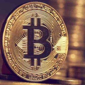 Le bitcoin voit ses gains de 2022 s’évaporer et passe sous 30.000 dollars