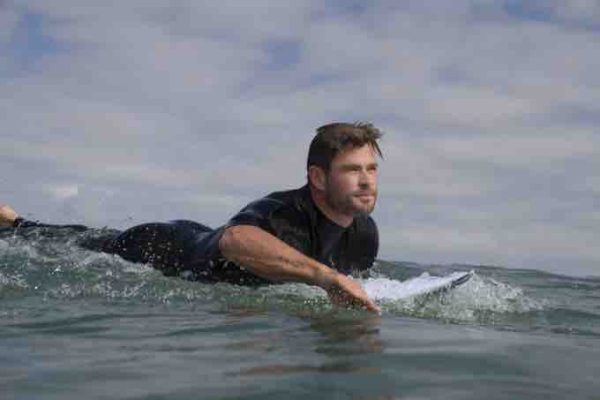 National Geographic Wild: «Chris Hemsworth à la rencontre des requins» le 11 mai à 21h00