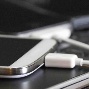 Union Européenne: les négociations sur le projet de Bruxelles d’un chargeur universel pour les smartphones vont débuter
