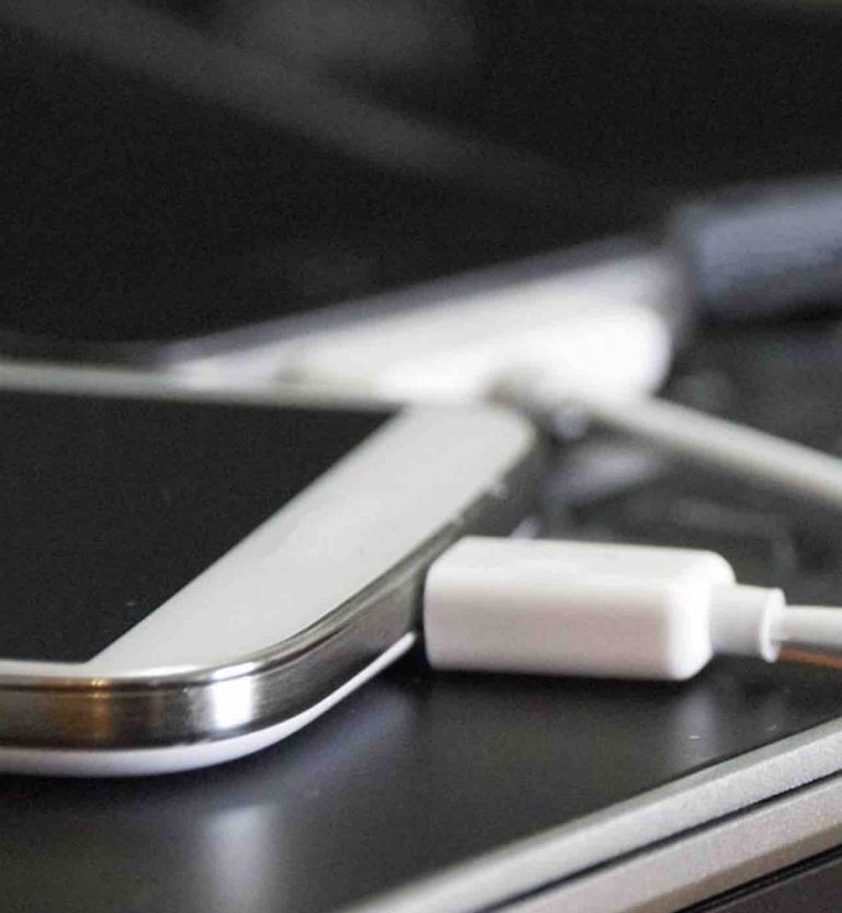 Union Européenne: les négociations sur le projet de Bruxelles d’un chargeur universel pour les smartphones vont débuter