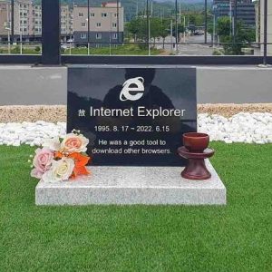 Fin d’Internet Explorer : un ingénieur sud-coréen érige une tombe en mémoire de l’emblématique navigateur web