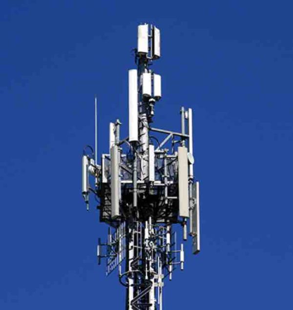 Suspension d’une antenne: quatre opérateurs de téléphonie mobile et l’Etat contestent auprès du Conseil d’Etat