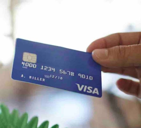 La carte bancaire, un petit rectangle de plastique qui nous connaît par coeur